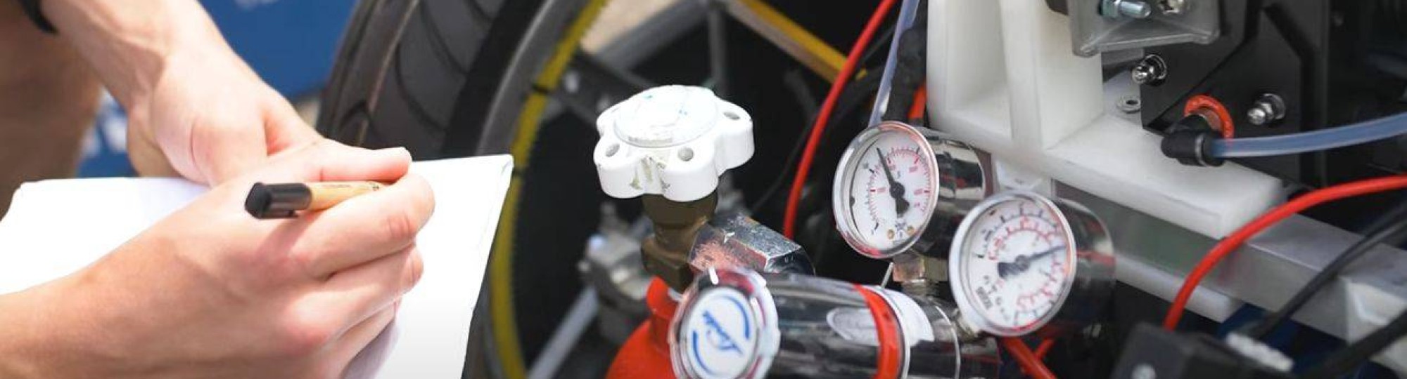waterstofauto Hydromotive controleren amperemeters