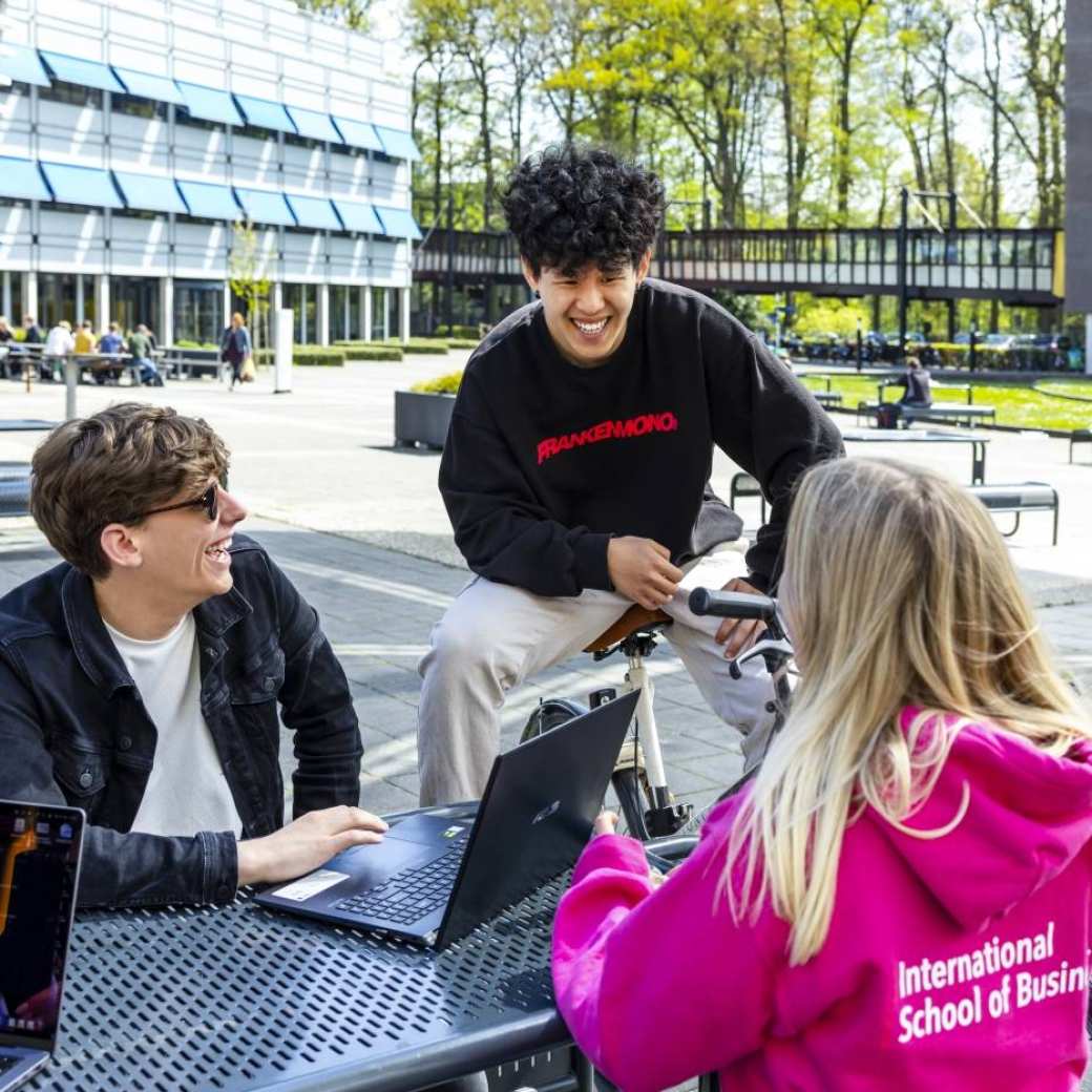 International Business students take break on HAN campus in Arnhem