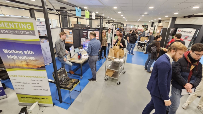 Sfeerbeeld van de stagemarkt die op 27 maart 2024 is gehouden bij de Academie Engineering en Automotive van de HAN