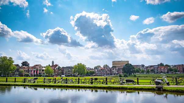 Stadsaanzicht Arnhem fietsen