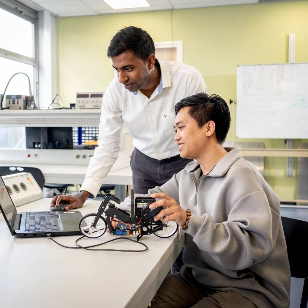 Part-time students in the lab at HAN University of Applied Sciences