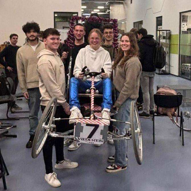 Gravity Racer is een populaire leerwedstrijd voor 2e-jaars studenten HAN Automotive en laten trots hun zelfgemaakte voertuig zien