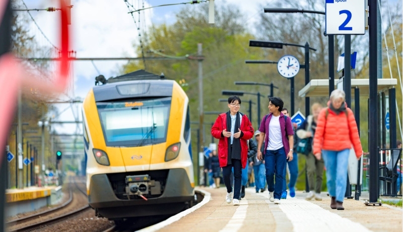 Diego, Nyugen and other passengers walking away from the train at Arnhem train station.
